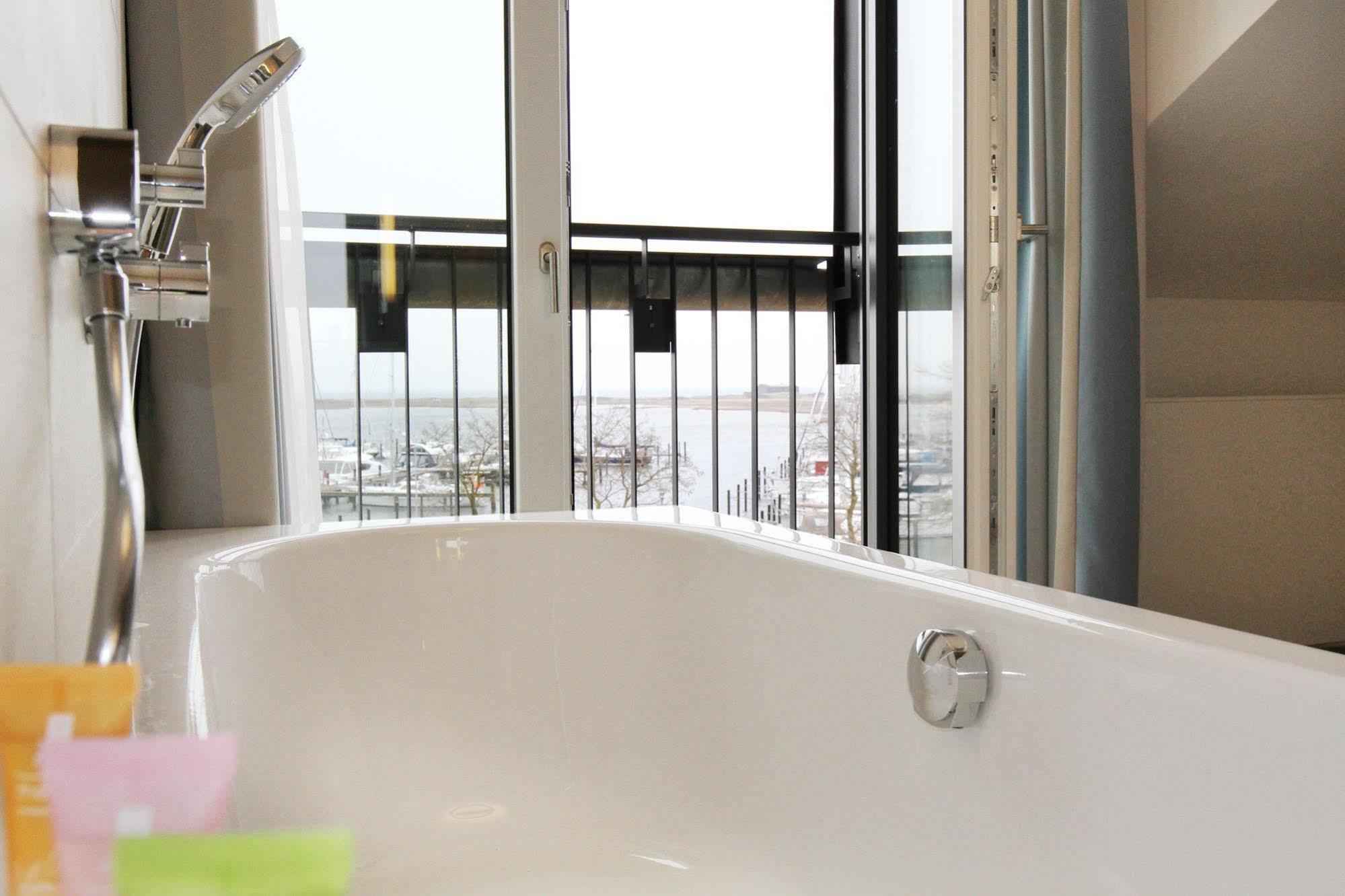 Hafenhotel Meereszeiten Heiligenhafen Zewnętrze zdjęcie